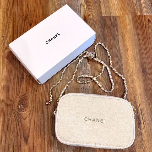 CHANEL Beauté Authentic VIP Makeup Pouch Mini Crossbody Bag w/Gold Chain Strap - Picture 6 of 12